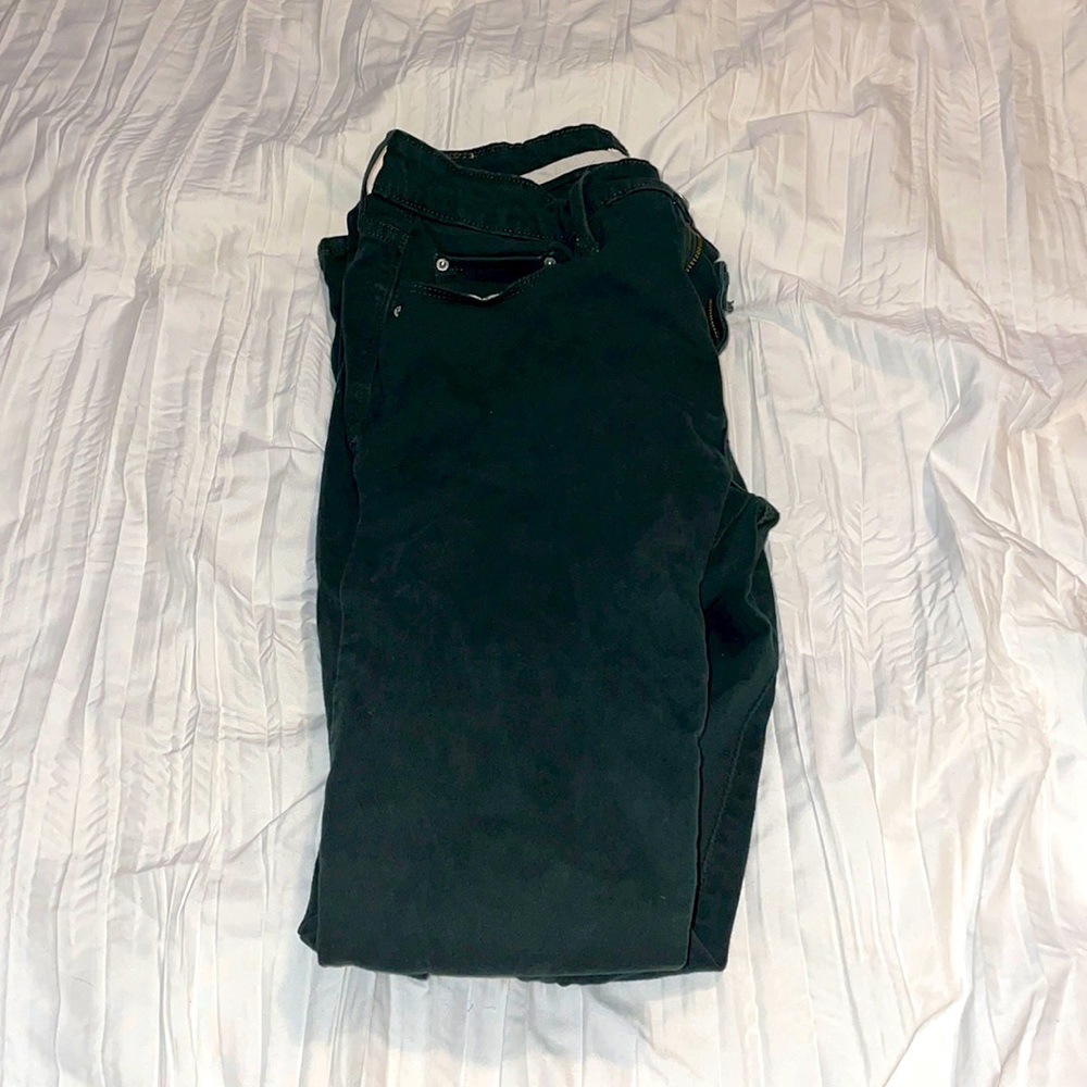 Soft green jeans 💚